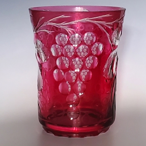 Vntg Cranberry Cut To Clear & Etched Gorgeous 6 3/8" Glass Vase - Picture 13 of 16